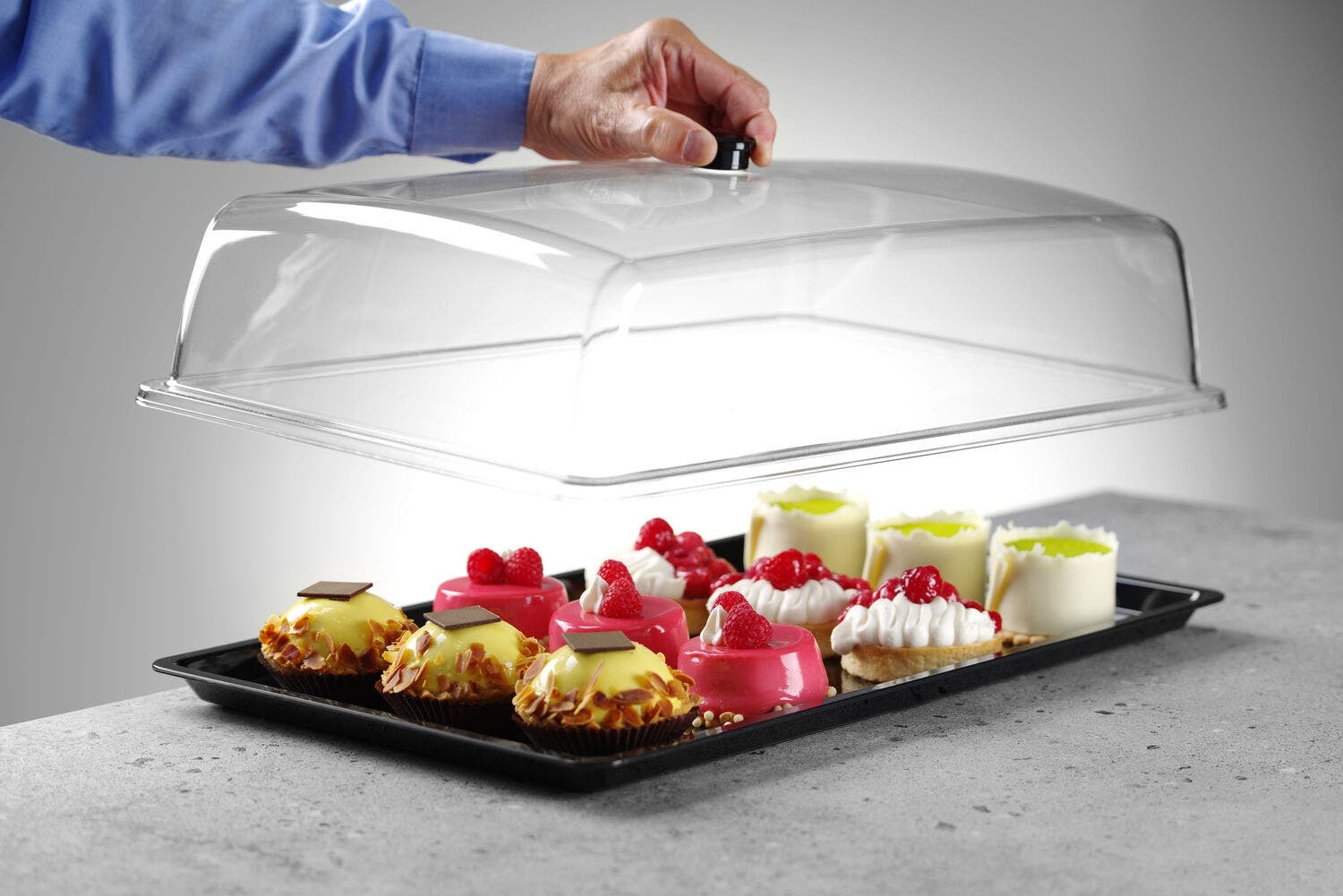 GN1/1 Ristkülikukujuline kaanega kandik 535x335x(H)165mm